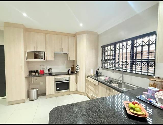 4 BEDROOM TOWNHOUSE FOR SALE IN VANDERBIJLPARK SE 3